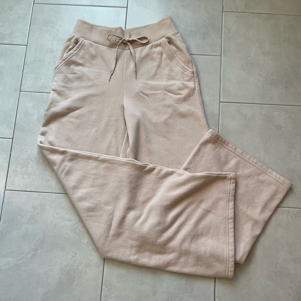 XS Gilly Hicks lounge wear, EUC